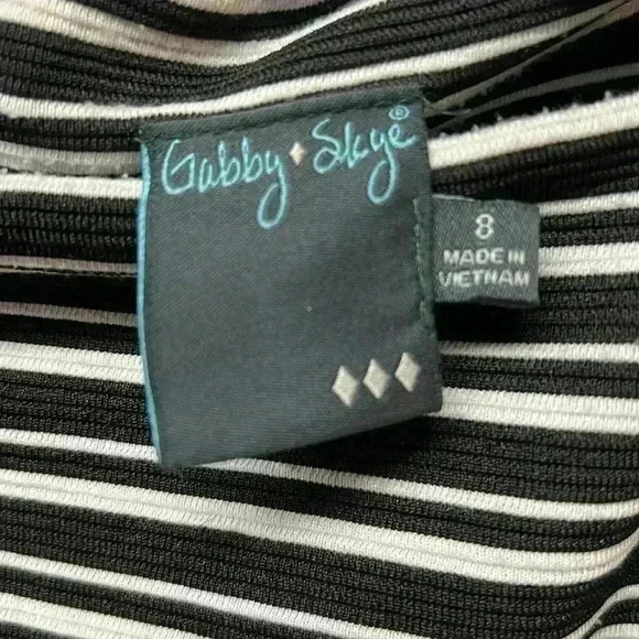 Gabby Skye Striped Cold Shoulder Dress Size 8 Black & White - Picture 2 of 4